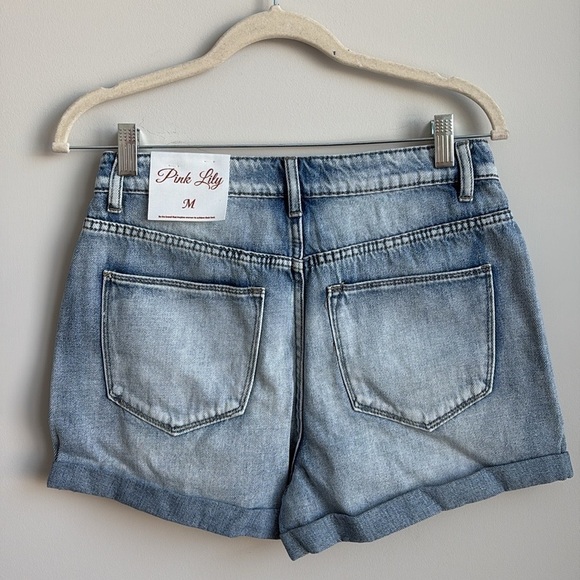 Pink Lily Distressed Jean Shorts Size Medium NEW! - Picture 3 of 4